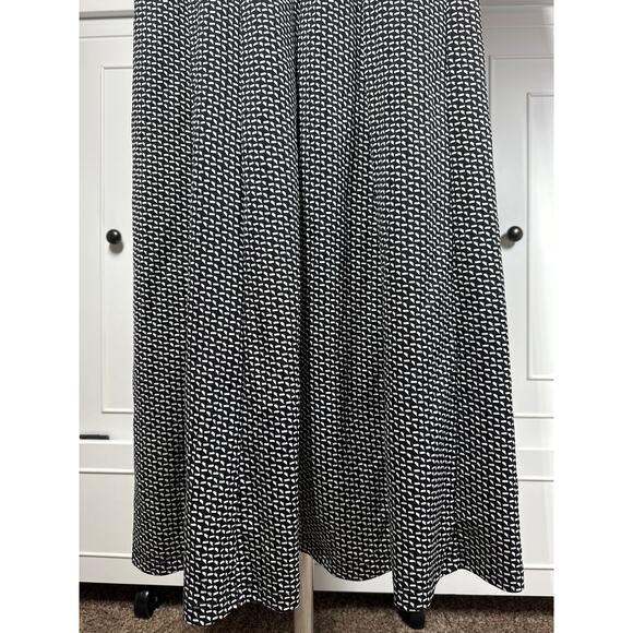 Catherines Plus Size Black White V-Neck Midi Pleated Flowy Dress 1X / 18/20W - Picture 10 of 13